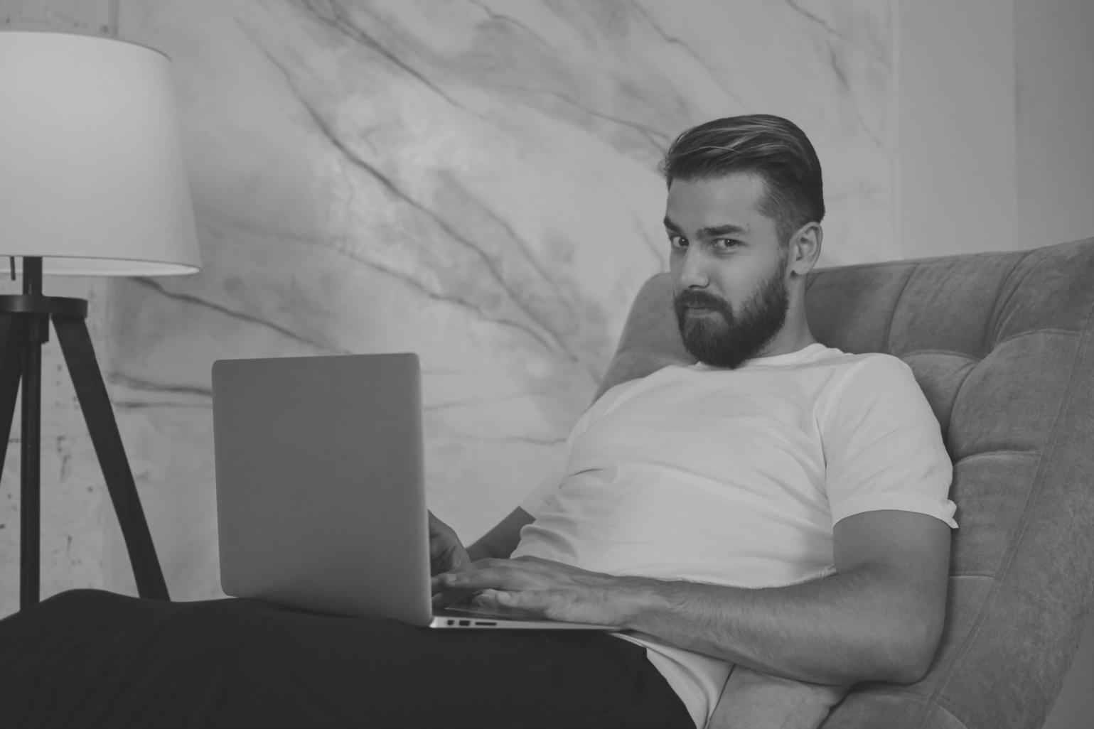Analyse financière d'entreprise avec graphiques et tableaux de bord